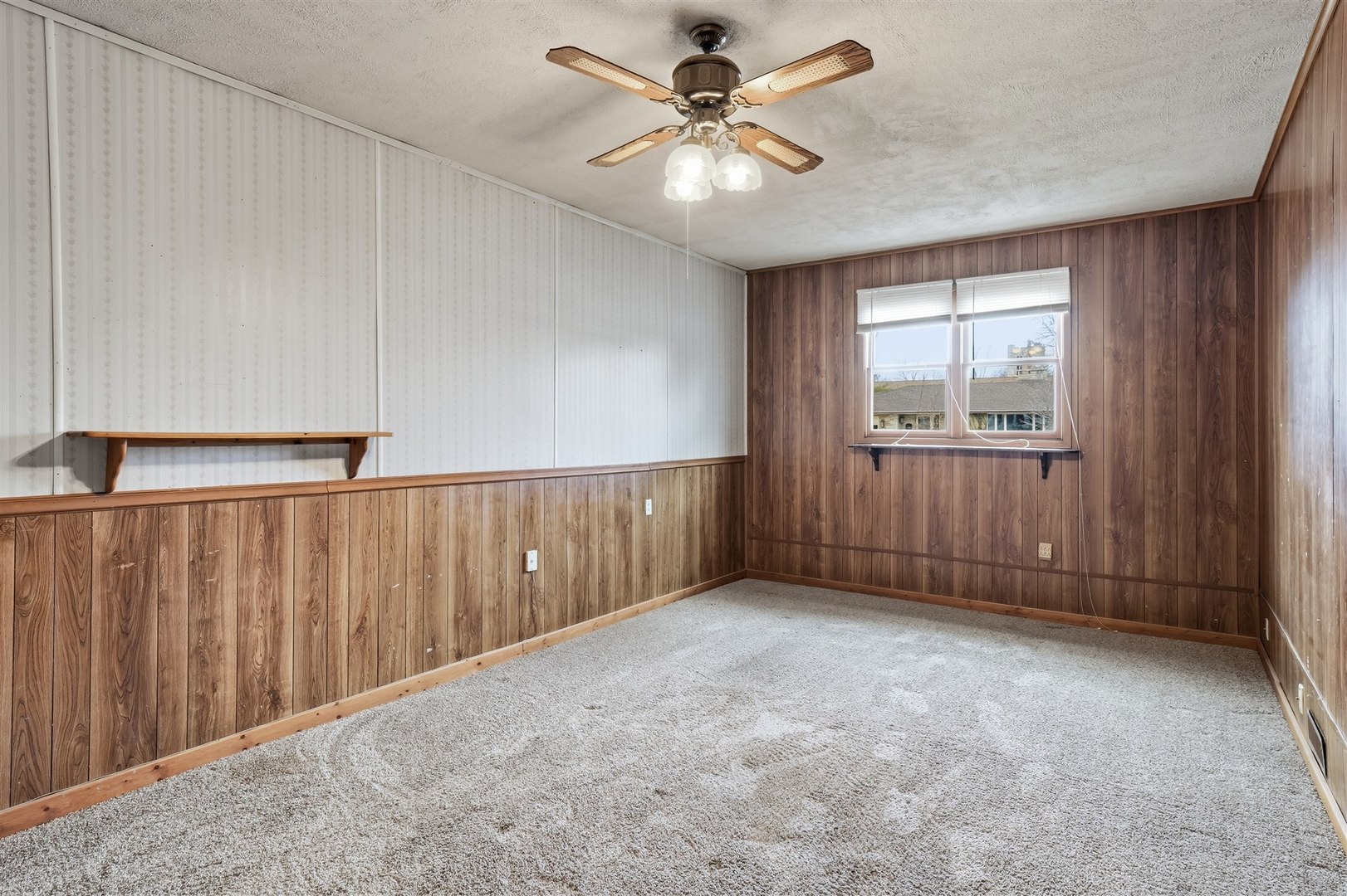 409 East Delaware Street Dwight, IL 60420 - Photo 12 of 31 an empty room with windows and fan