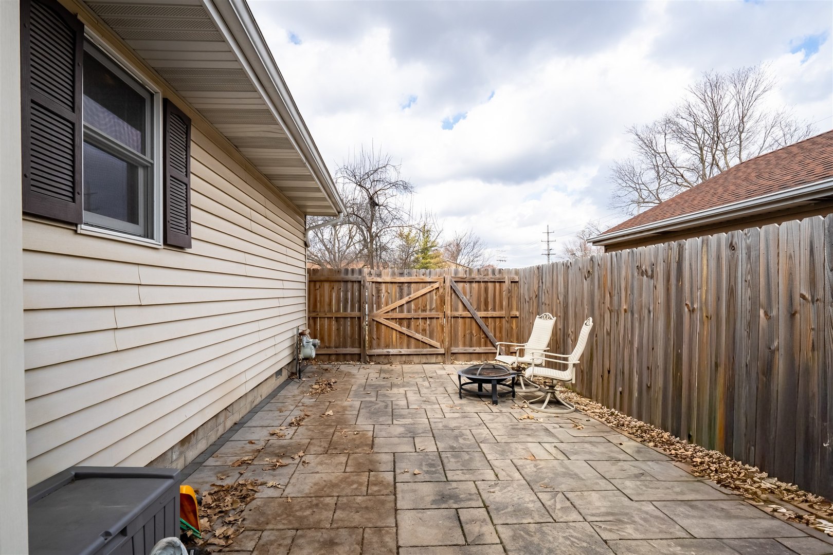 409 East Delaware Street Dwight, IL 60420 - Photo 22 of 31 a view of a terrace with chair and table