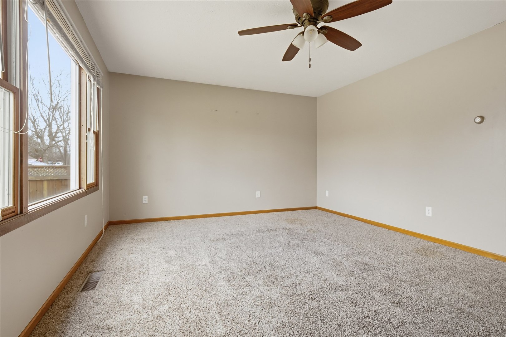 409 East Delaware Street Dwight, IL 60420 - Photo 3 of 31 a view of an empty room with a window