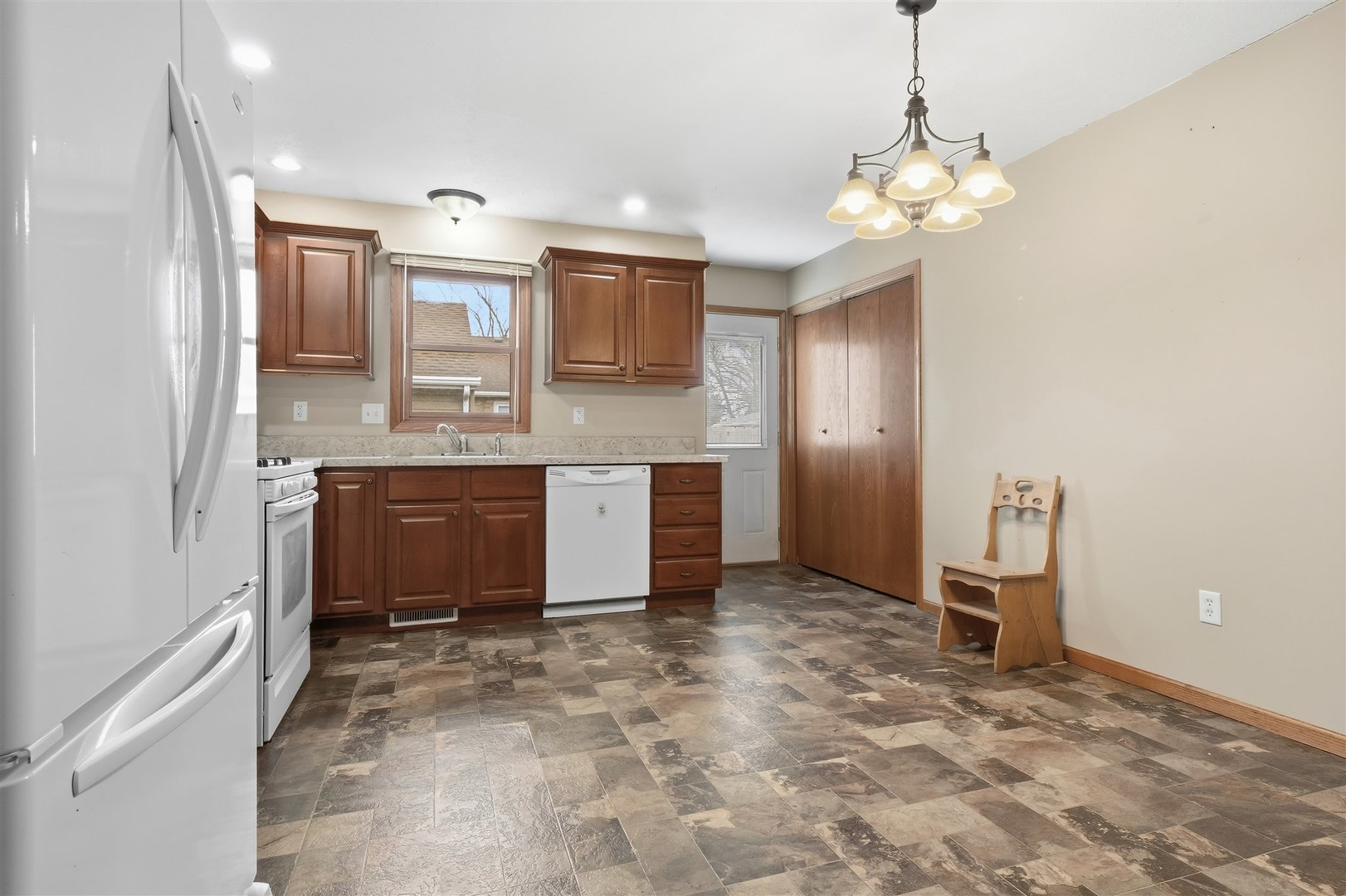 409 East Delaware Street Dwight, IL 60420 - Photo 7 of 31 a view of a kitchen with a sink