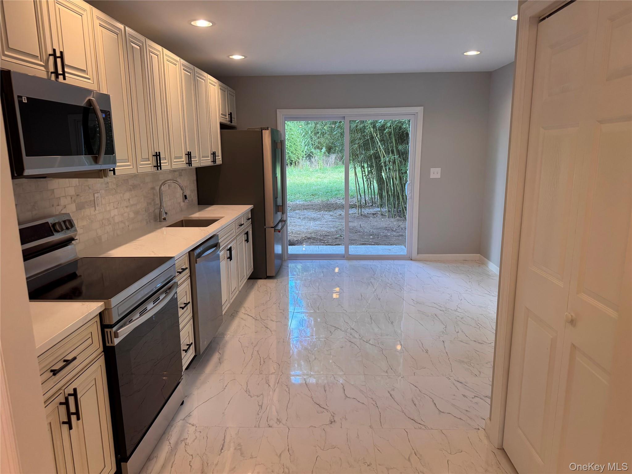 4 Barnes Road Moriches, NY 11955 - Photo 6 of 23 Gallery Image 6