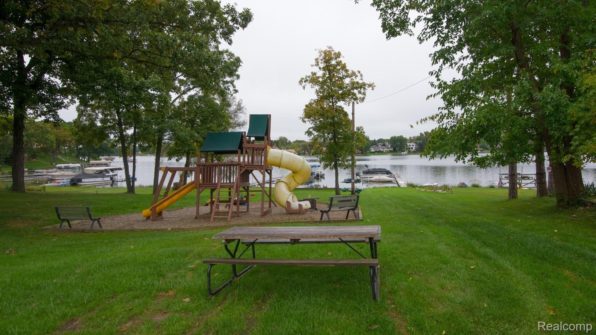 2632 Mcclintock Road Bloomfield Hills, MI 48302 - Photo 27 of 39 012__26.jpg