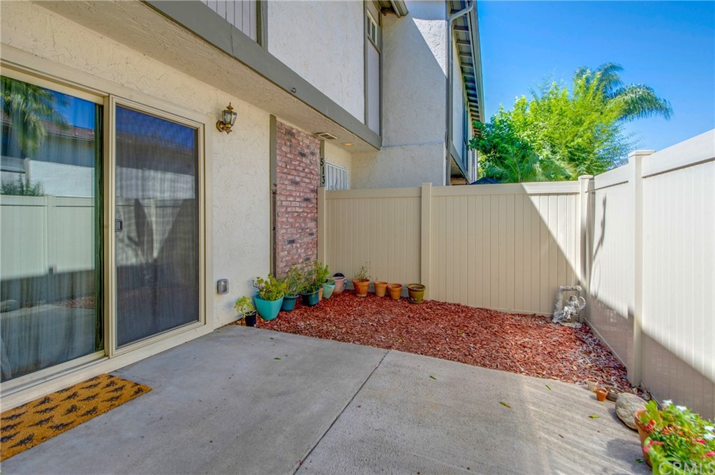513 D Street, Unit 53 Upland, CA 91786 - Photo 20 of 25 a backyard of a house with flower plants