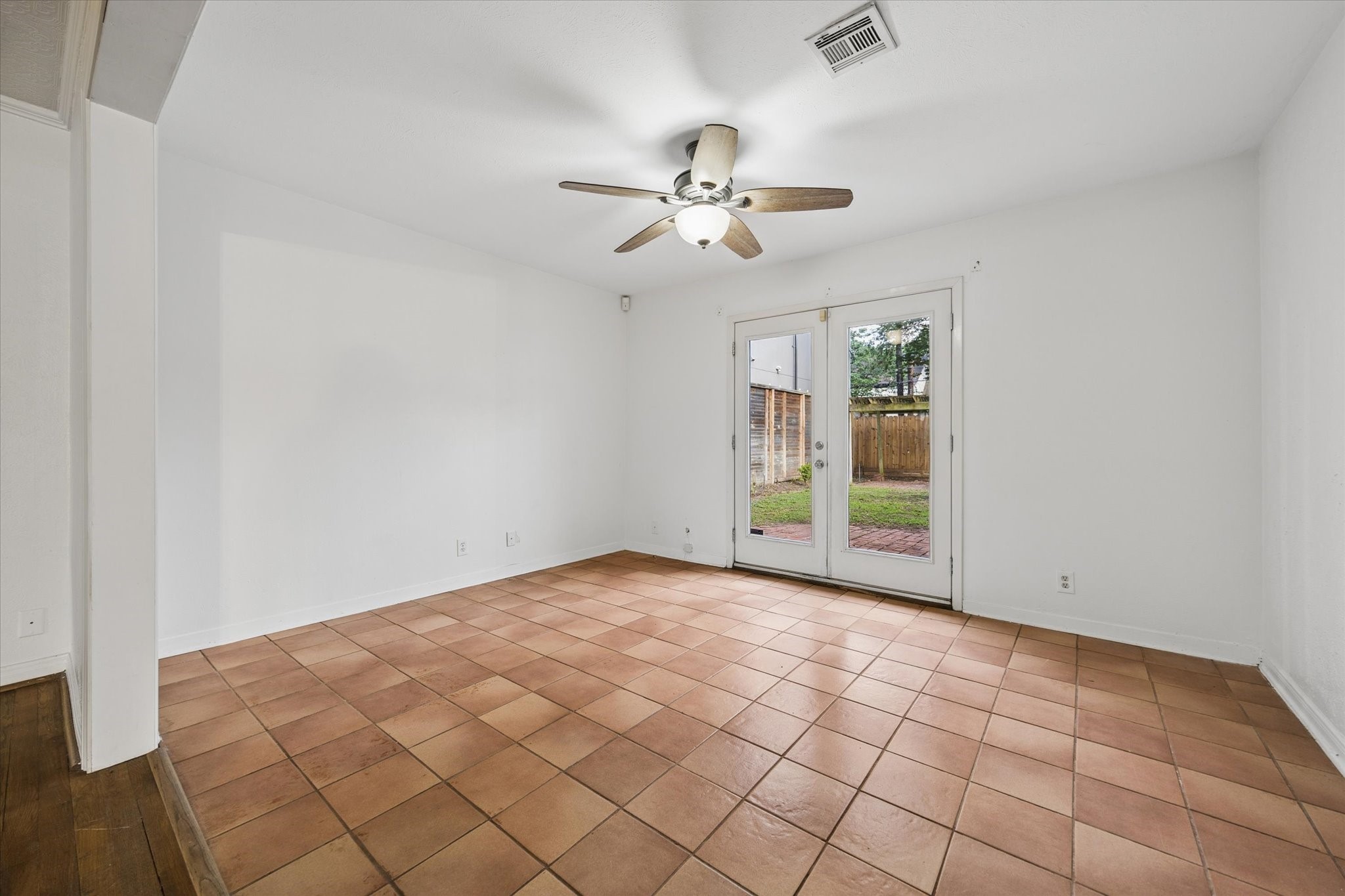 1931 Bissonnet Street Houston, TX 77005 - Photo 12 of 22 an empty room with windows and fan