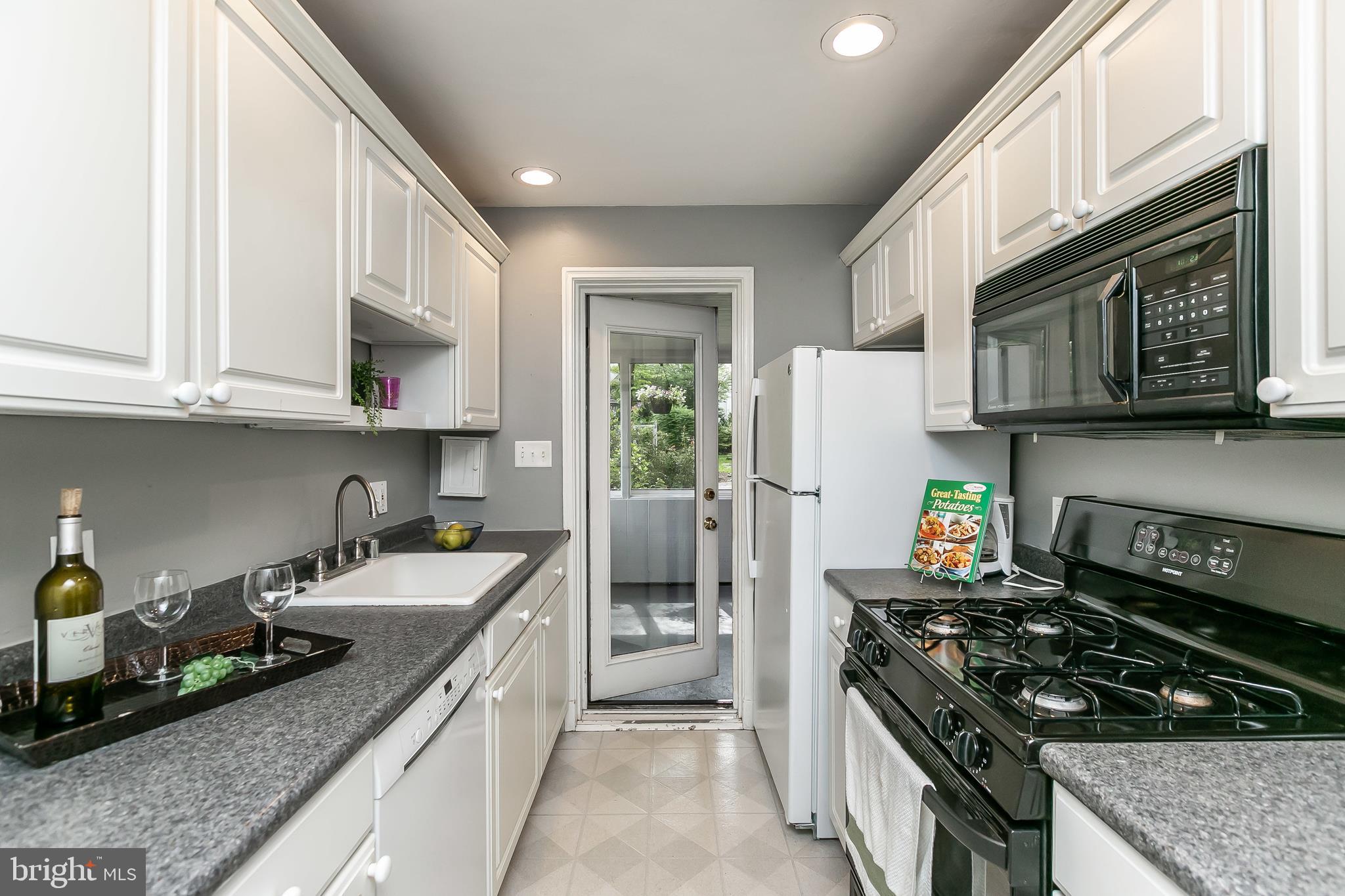 815 Olmstead Road Baltimore, MD 21208 - Photo 12 of 43