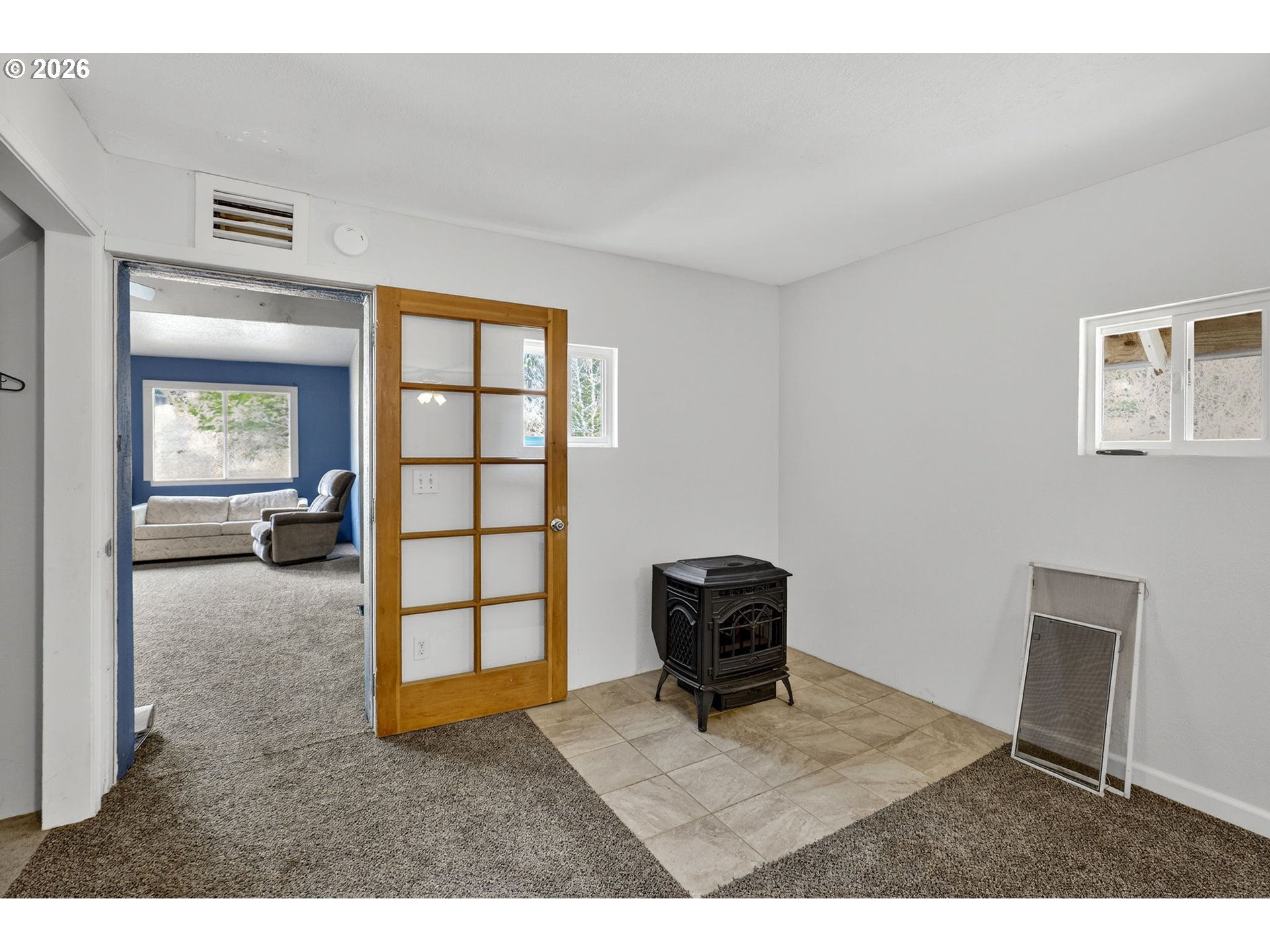 72 Brunning Road Stevenson, WA 98648 - Photo 13 of 47 a living room with furniture and a window