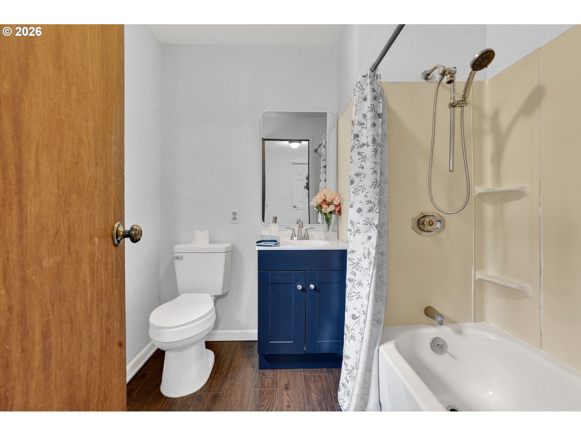 72 Brunning Road Stevenson, WA 98648 - Photo 17 of 47 a bathroom with a toilet a sink a mirror a shower and vanity