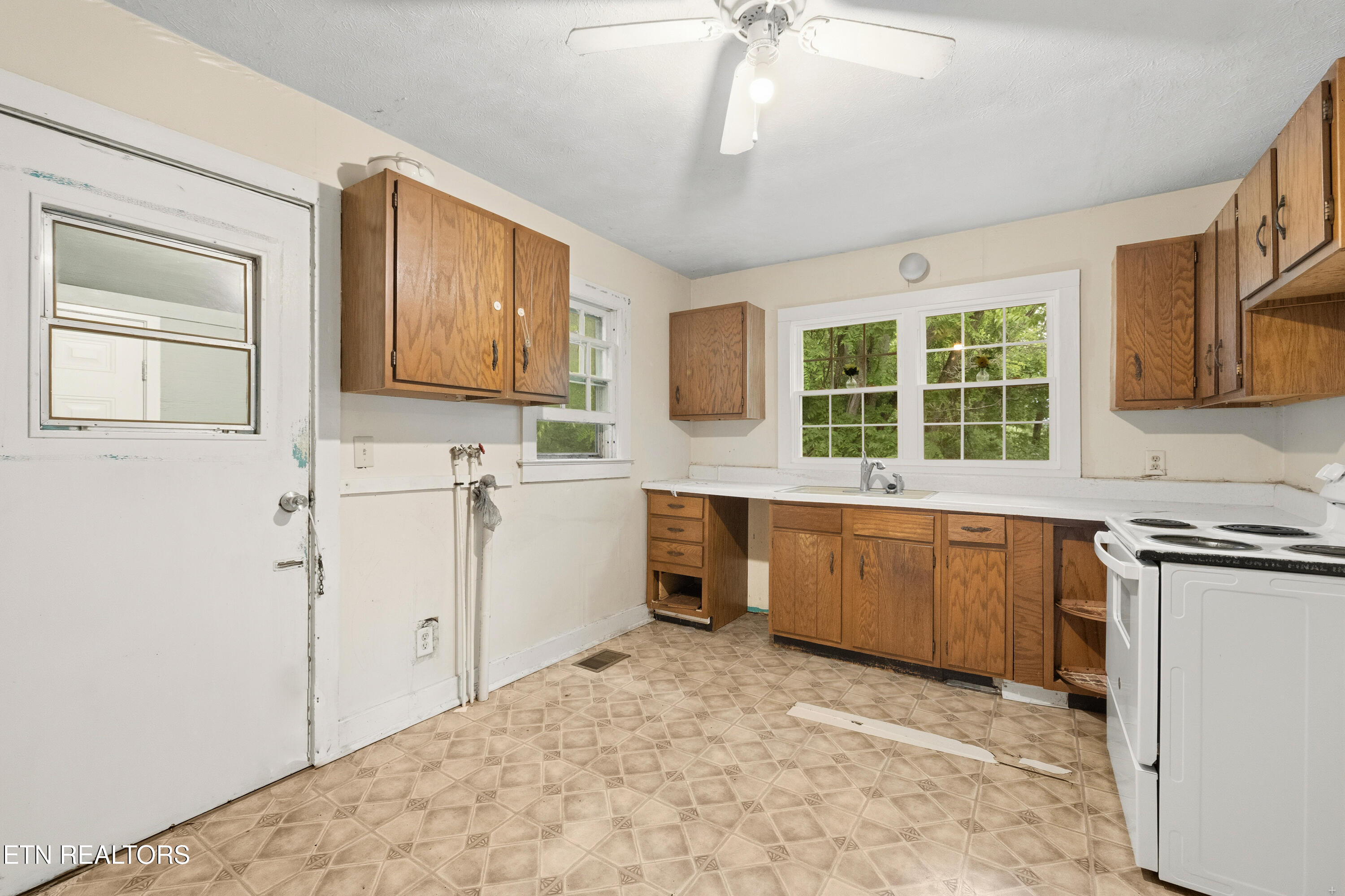 713 Rutledge Avenue Morristown, TN 37813 - Photo 6 of 29 7 Positive Perceptions-7