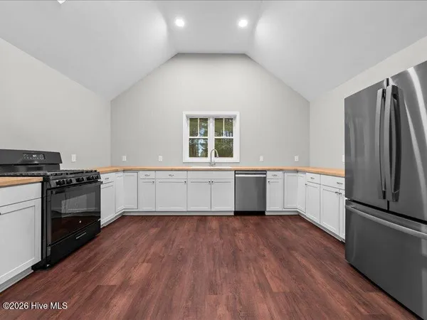 $850,000 | 1050 Lakebay Road, Vass, NC 28394