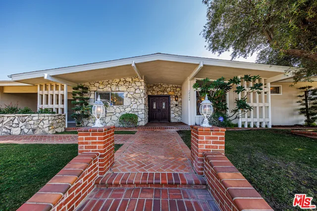 $1,649,900 | 12324 Kenny Drive, Granada Hills, CA 91344