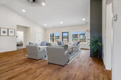 $525,000 | 961 Collins Lane, Huntland, TN 37345