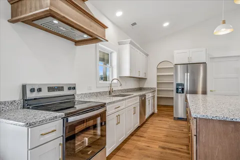 $525,000 | 961 Collins Lane, Huntland, TN 37345