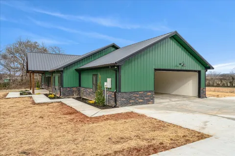 $525,000 | 961 Collins Lane, Huntland, TN 37345