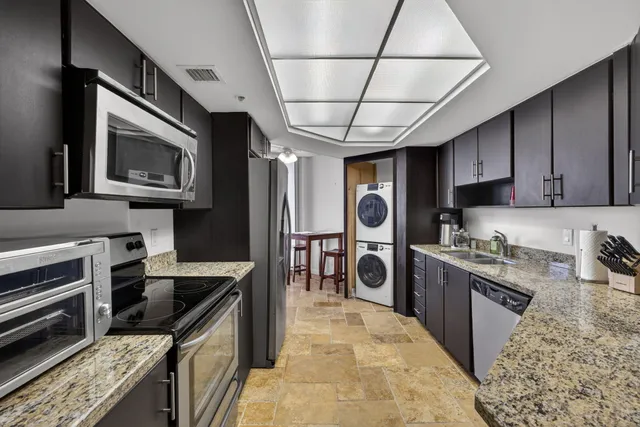 $5,500 | 5200 North Ocean Drive, Unit 1004, Singer Island, FL 33404