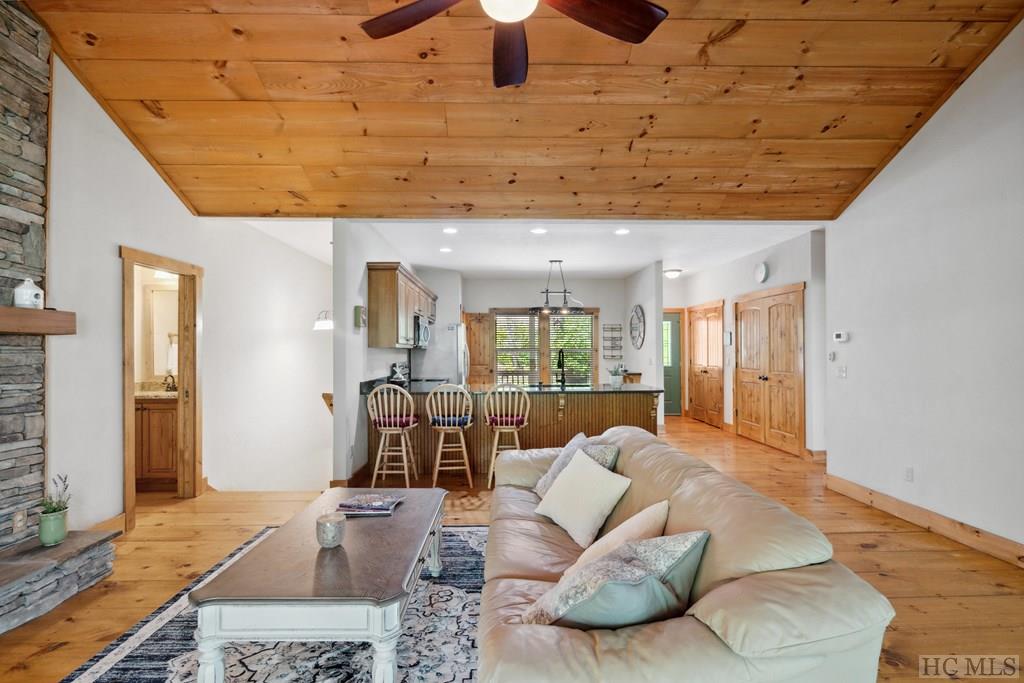 277 Deer Run Road Sapphire, NC 28774 - Photo 8 of 43 Gallery Image 8