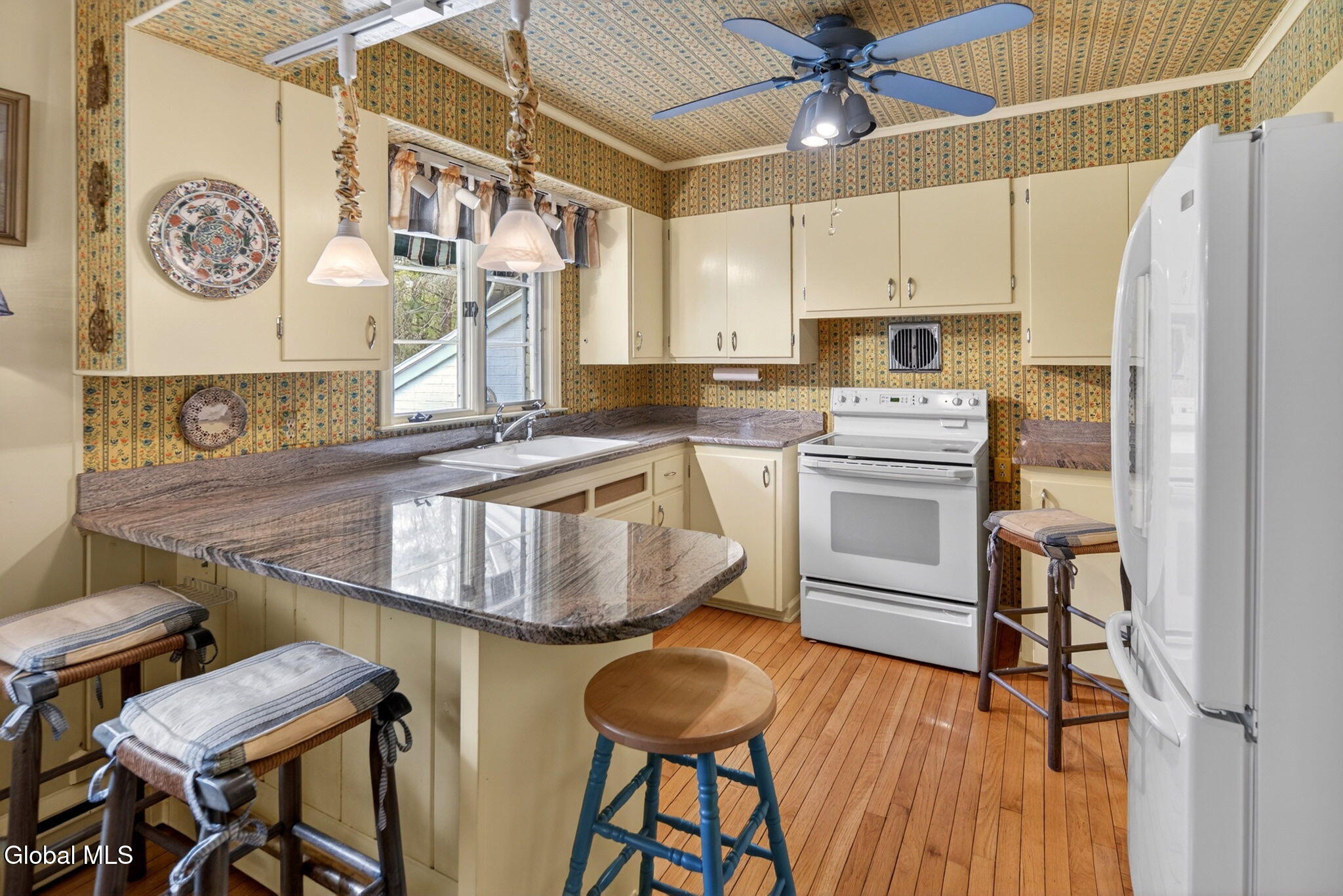 280 Lisha Kill Road Colonie, NY 12309 - Photo 6 of 31 Interior 03