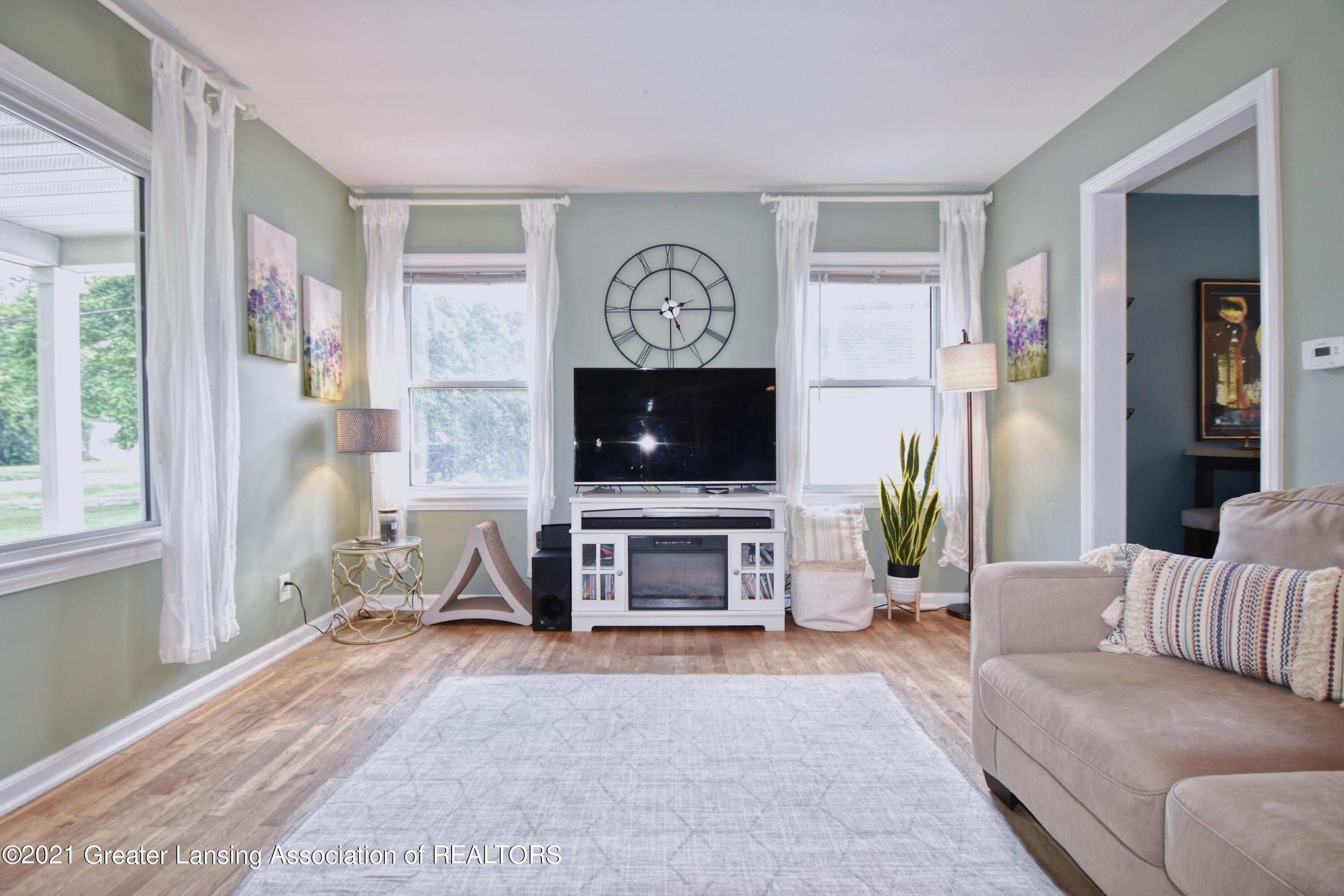 606 Stoner Road Lansing, MI 48917 - Photo 2 of 30 11