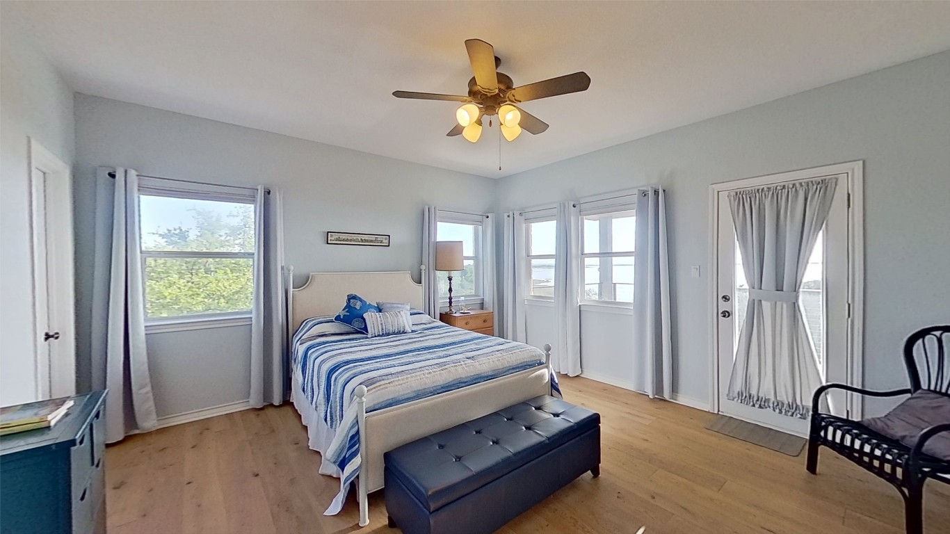 4401 Sunset Cliff Road Burnet, TX 78611 - Photo 25 of 40 a bedroom with a bed and a window