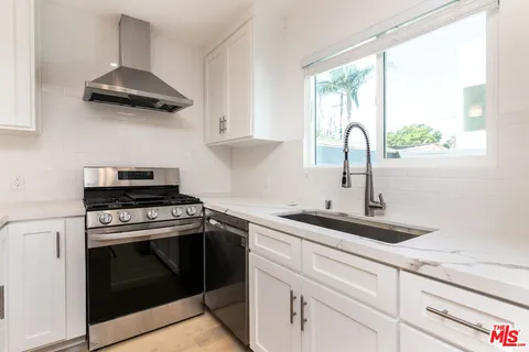 $1,649,000 | 2815 South Mansfield Avenue, Los Angeles, CA 90016