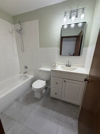 $179,000 | 905 Graceland Avenue, Unit 7, Des Plaines, IL 60016