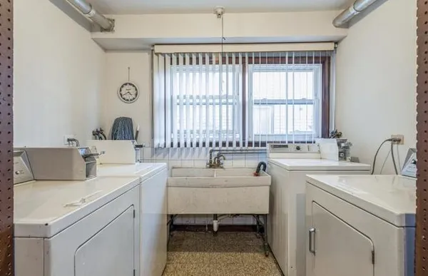 $179,000 | 905 Graceland Avenue, Unit 7, Des Plaines, IL 60016