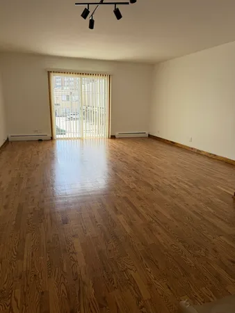 $179,000 | 905 Graceland Avenue, Unit 7, Des Plaines, IL 60016