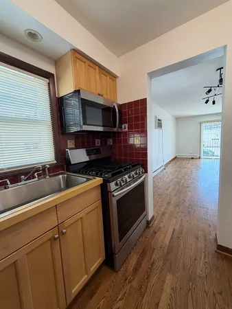 $179,000 | 905 Graceland Avenue, Unit 7, Des Plaines, IL 60016