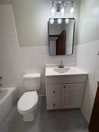 $179,000 | 905 Graceland Avenue, Unit 7, Des Plaines, IL 60016