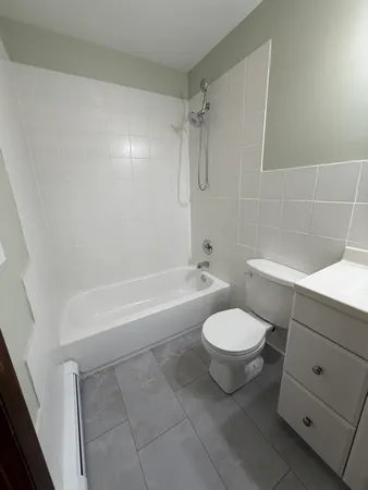 $179,000 | 905 Graceland Avenue, Unit 7, Des Plaines, IL 60016