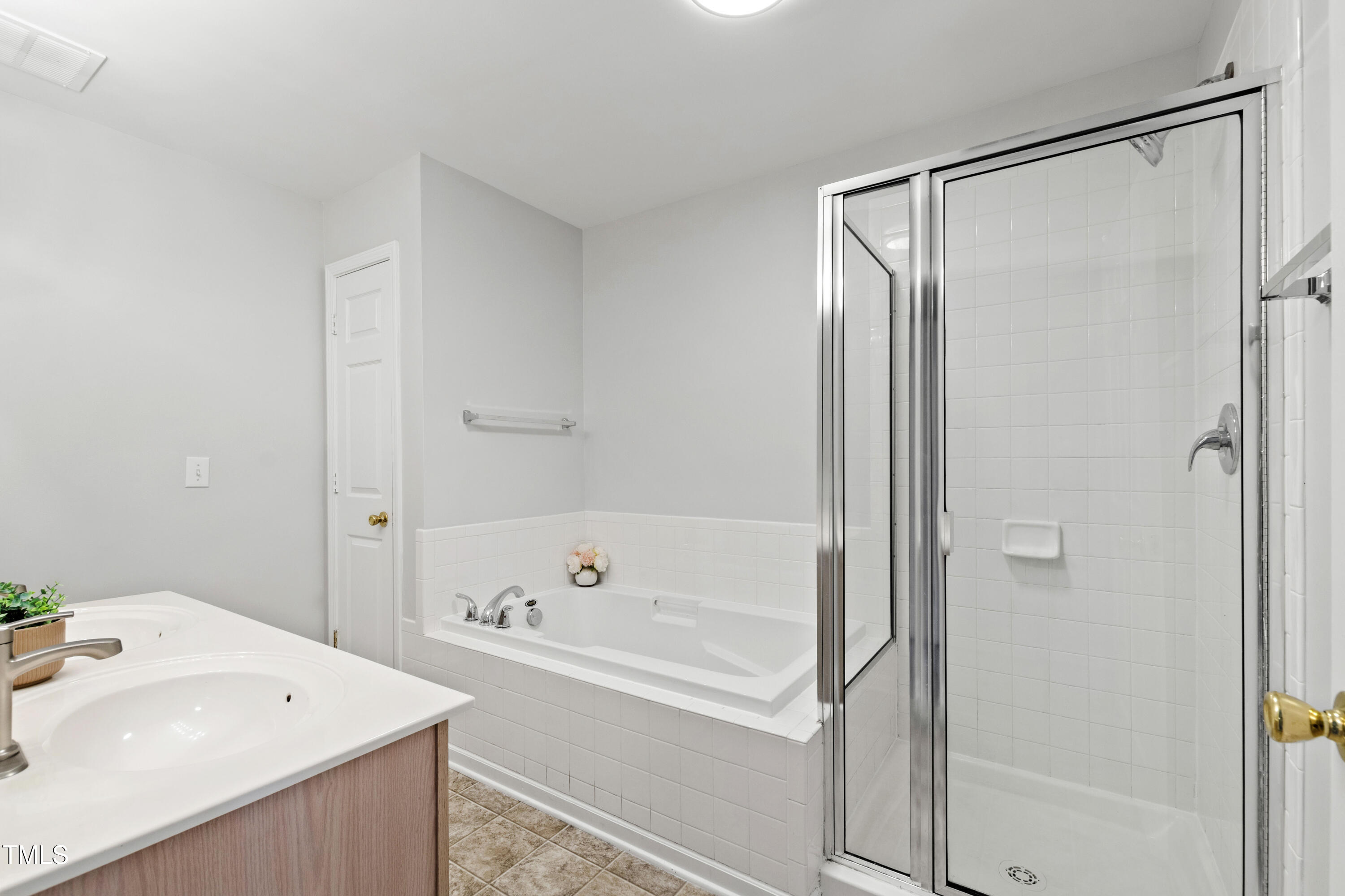 8610 Neuse Landing Lane, Unit 103 Raleigh, NC 27616 - Photo 11 of 28 a bathroom with a tub and a sink