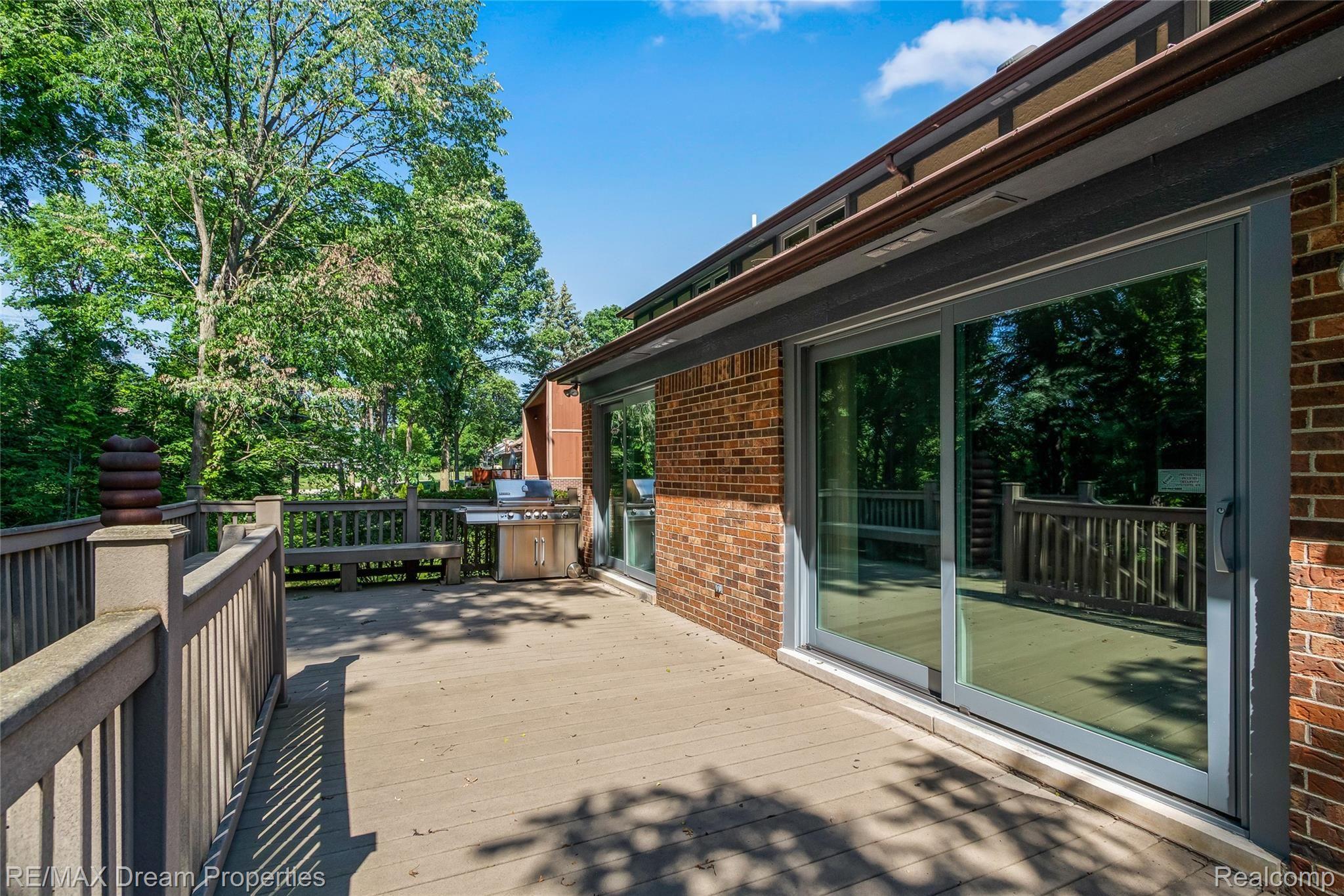 30998 Westwood Road Farmington, MI 48331 - Photo 8 of 47 5 (4).jpg