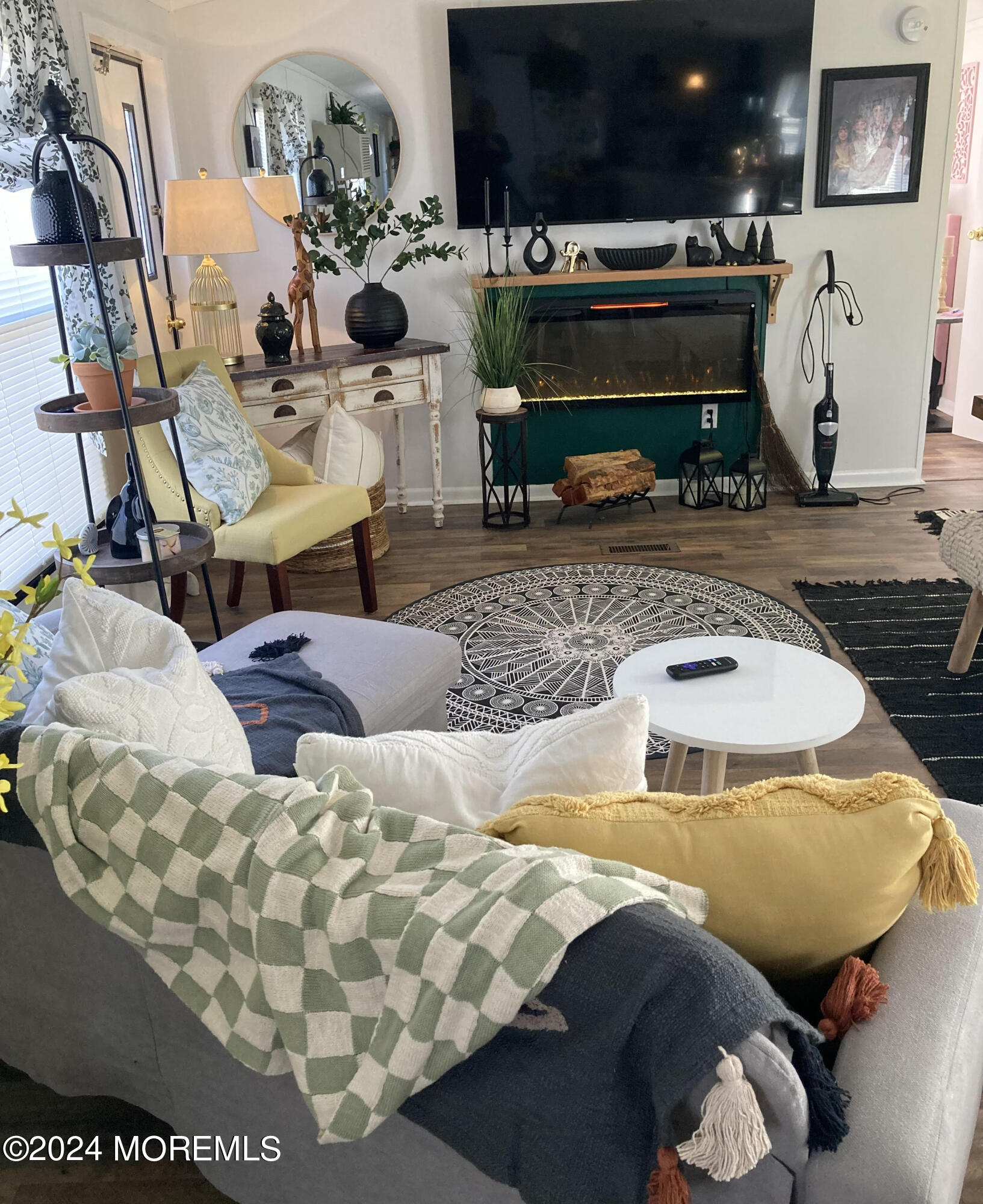 8 Nicholas Boulevard Jackson, NJ 08527 - Photo 15 of 32 Living Room-13