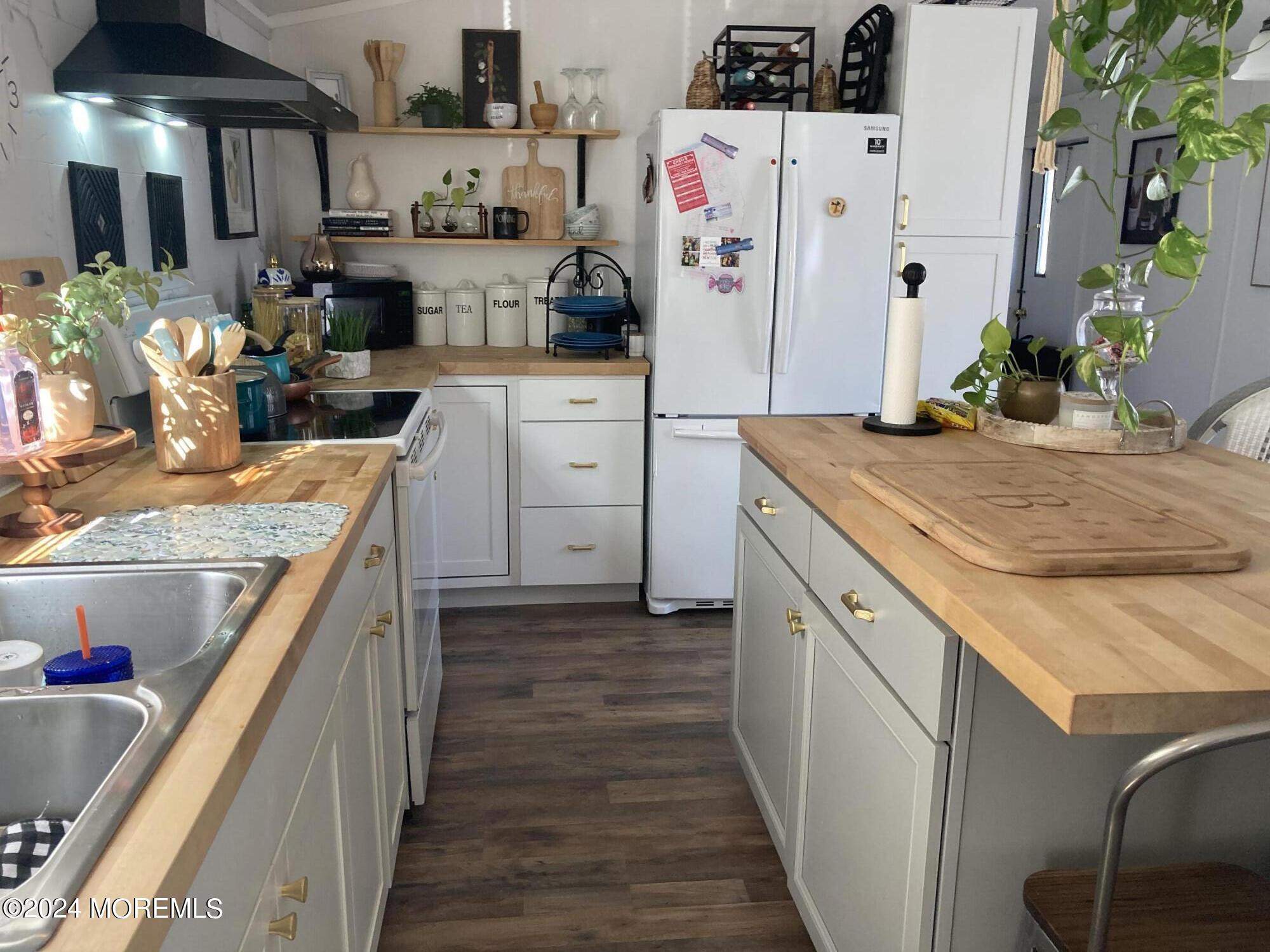 8 Nicholas Boulevard Jackson, NJ 08527 - Photo 5 of 32 Kitchen