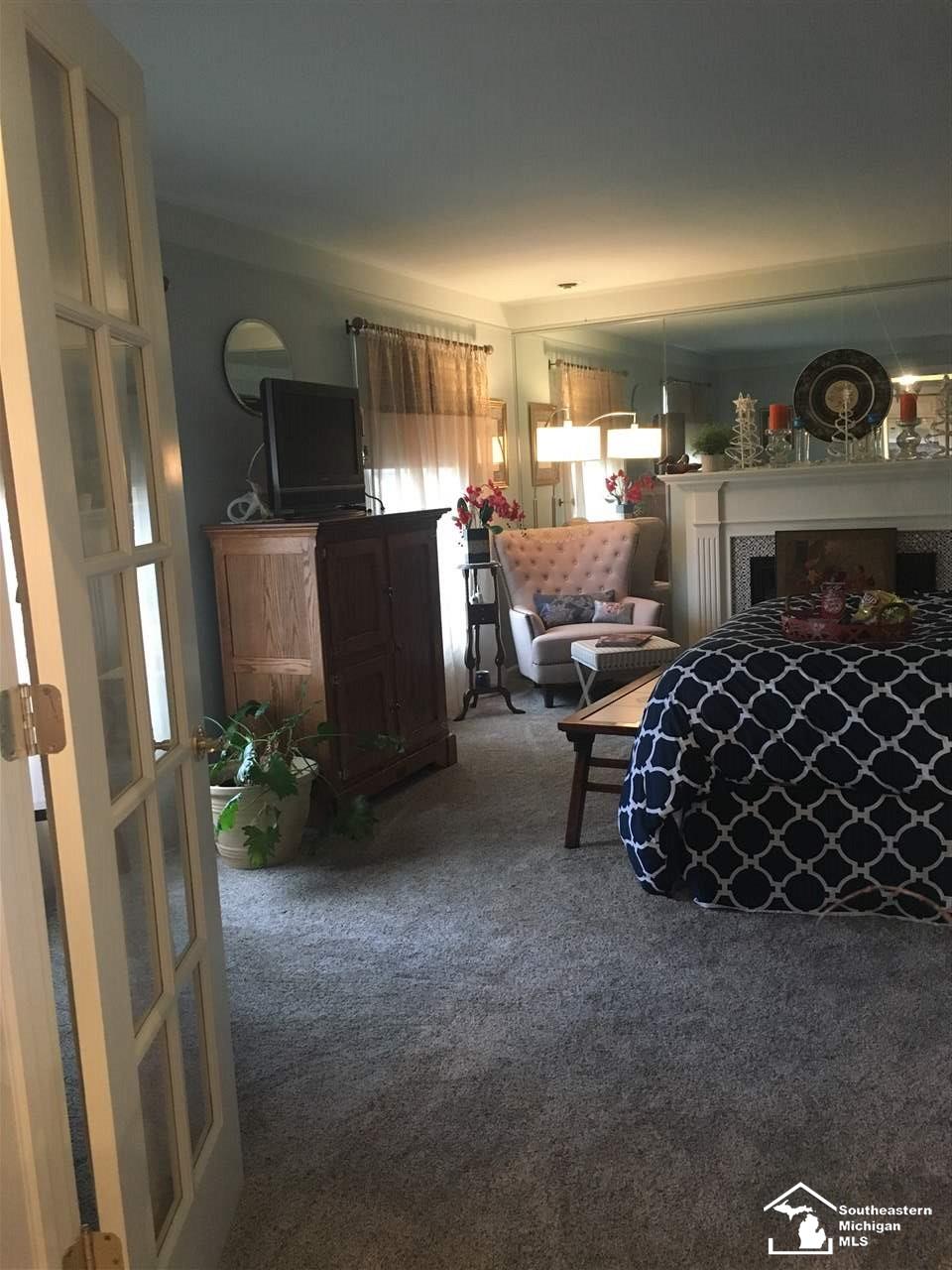 30434 South Gibraltar Road Gibraltar, MI 48173 - Photo 15 of 61