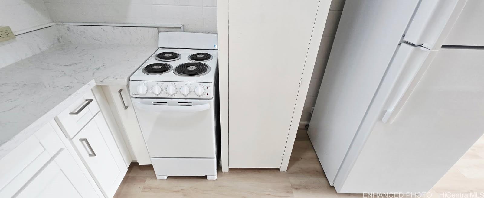 909 University Avenue, Unit 214 Honolulu, HI 96826 - Photo 5 of 13 a utility room with dryer and washer
