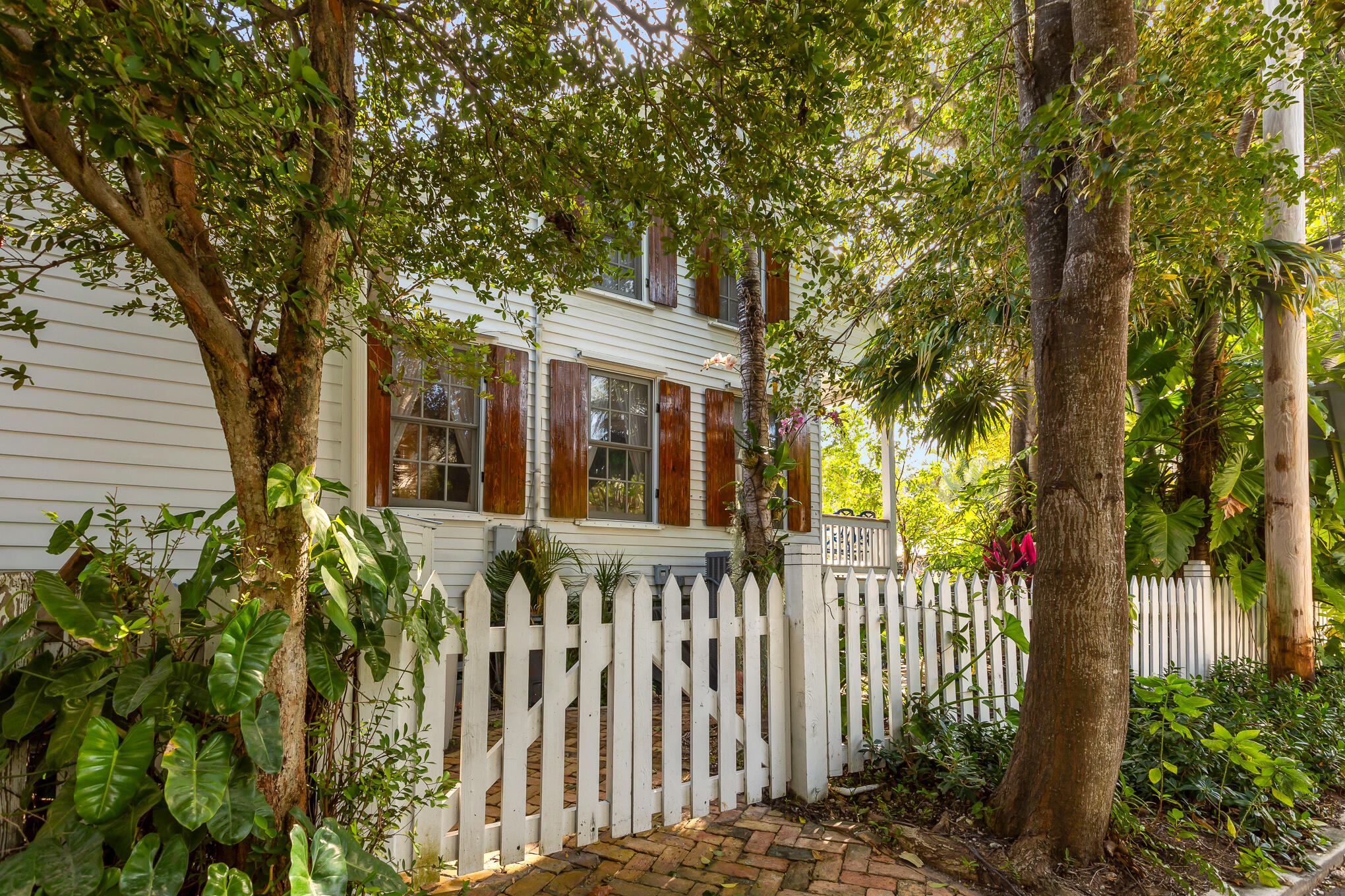 531 Frances Street Key West, FL 33040 - Photo 4 of 26 531 FRANCES ST WEB-6