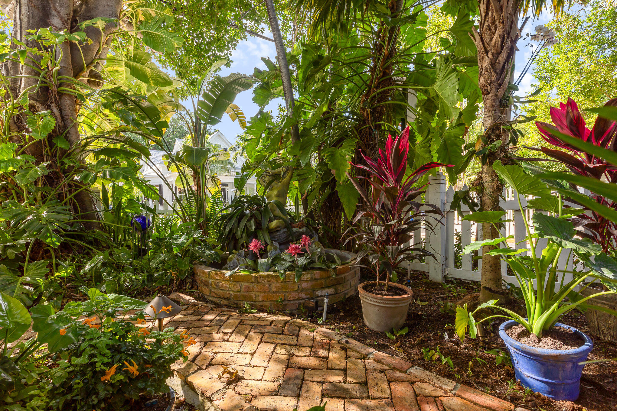 531 Frances Street Key West, FL 33040 - Photo 5 of 26 531 FRANCES ST WEB-5