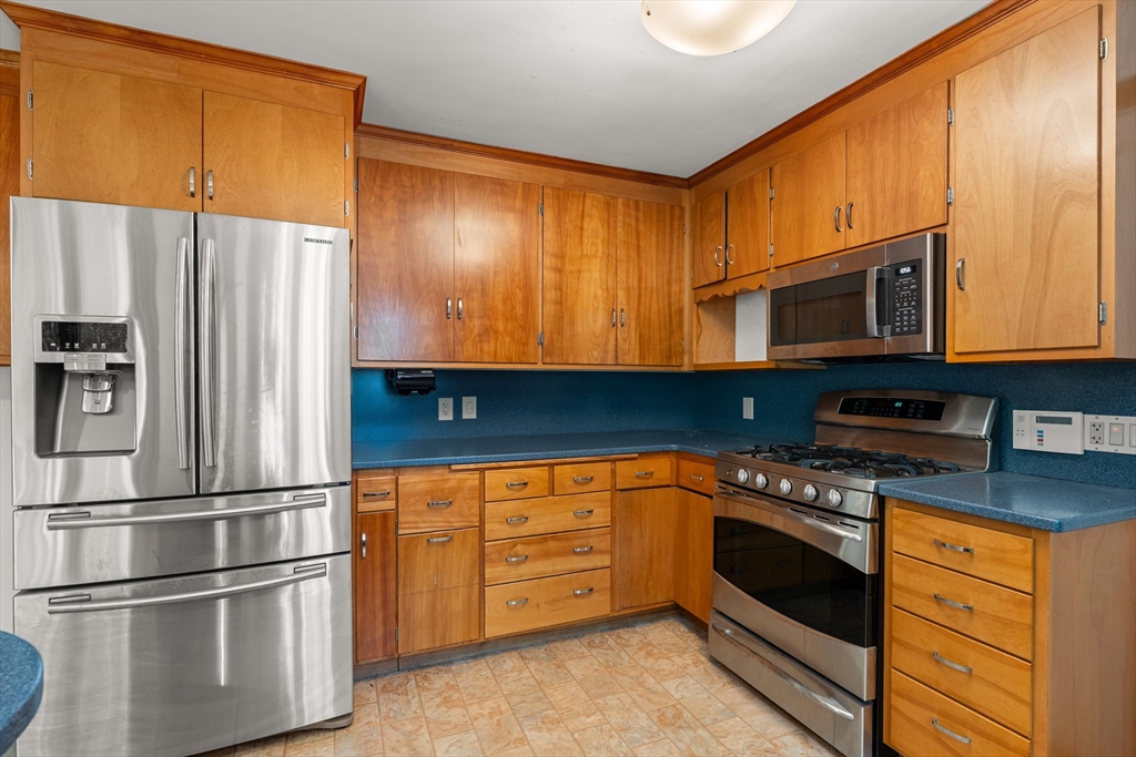 4 Farmland Road Saugus, MA 01906 - Photo 10 of 42 Gallery Image 10