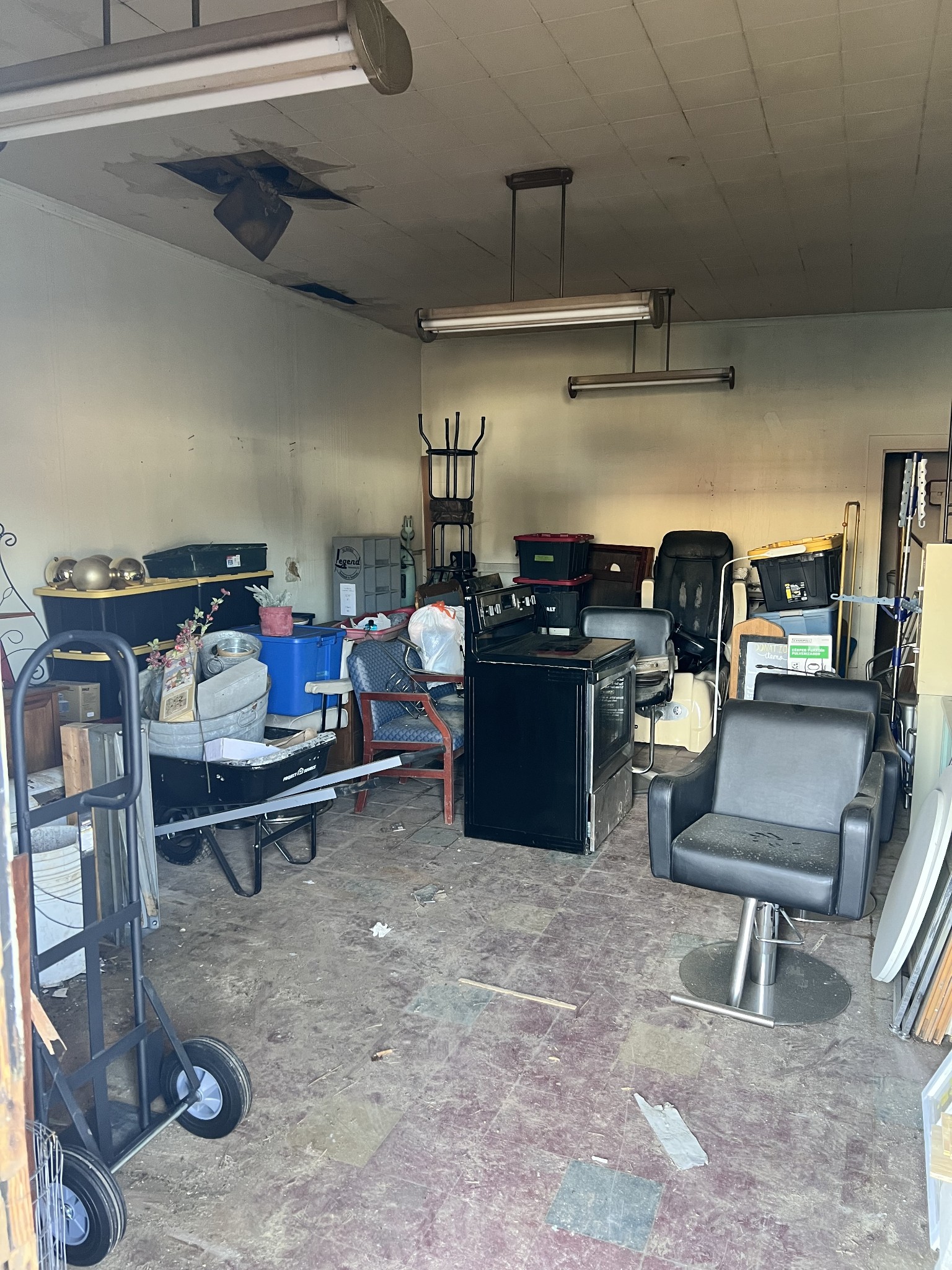 2381 Cedar Street McKenzie, TN 38201 - Photo 13 of 15 a workspace with furniture