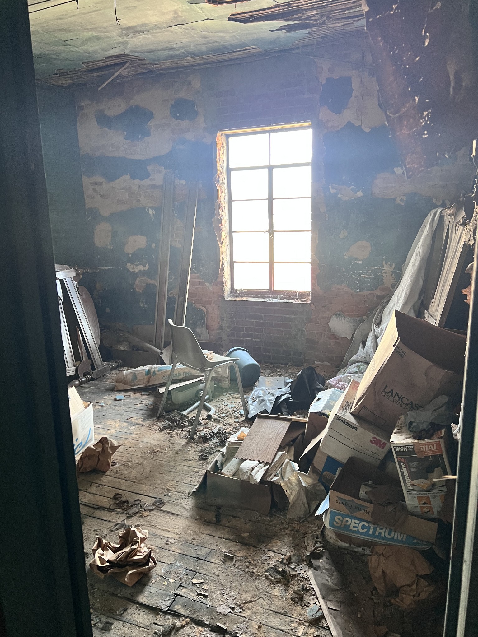 2381 Cedar Street McKenzie, TN 38201 - Photo 8 of 15 a bath tub sitting in a bathroom next to a window