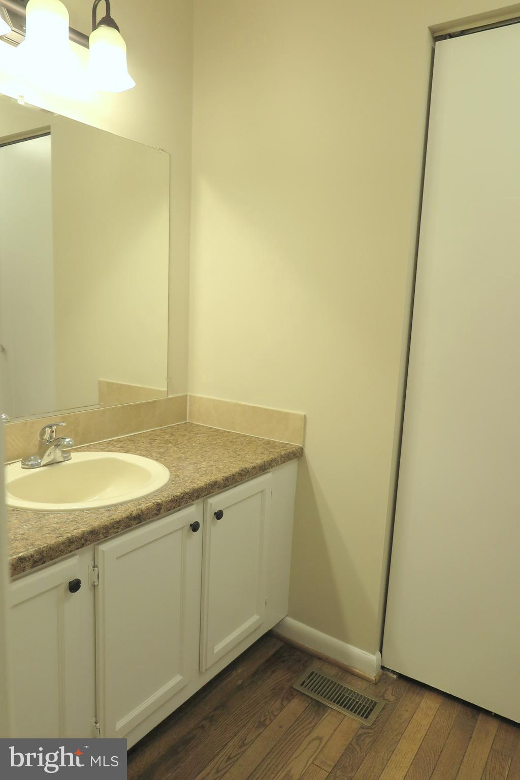 2036 Golf Course Drive Reston, VA 20191 - Photo 15 of 30 Bath (Master)