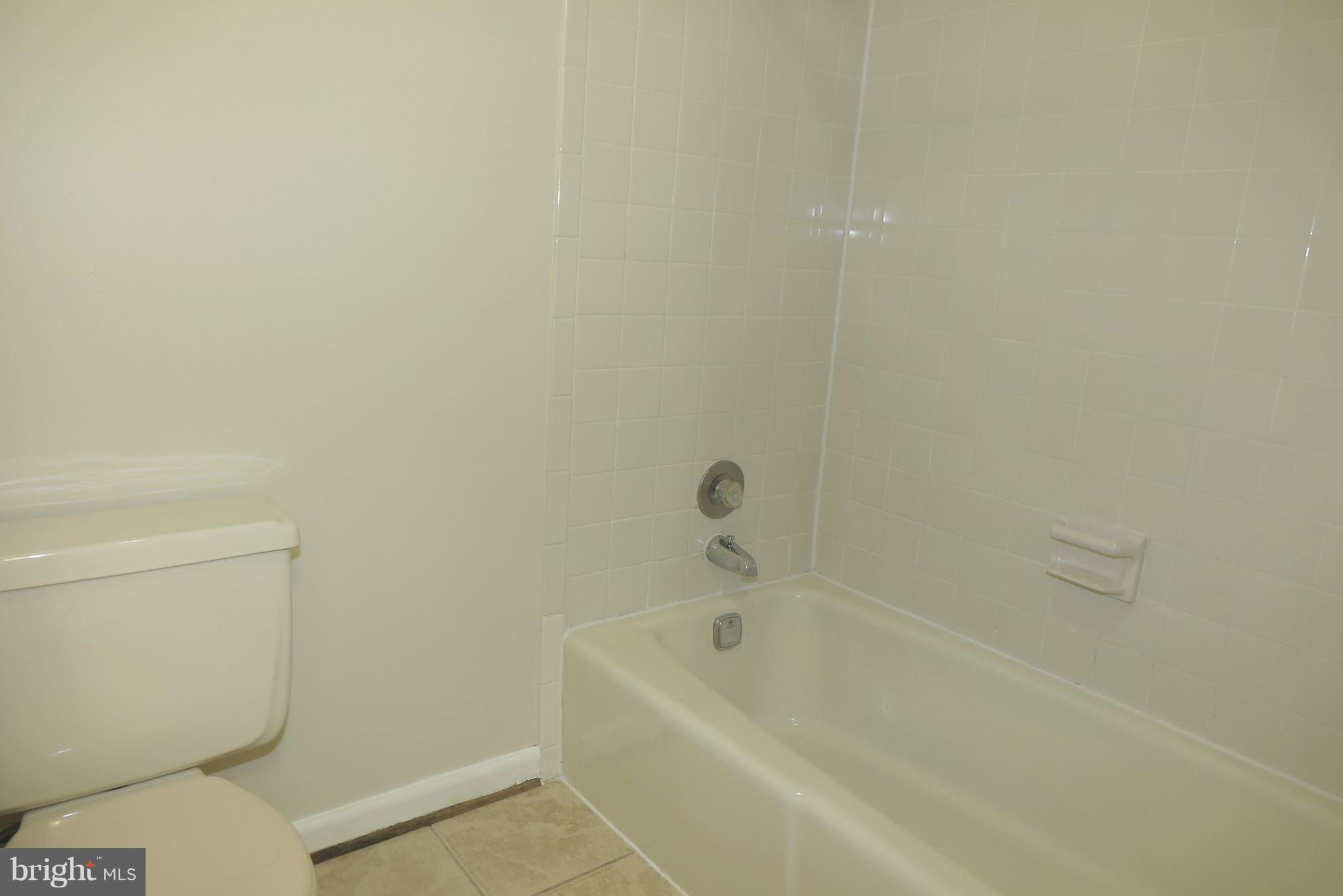 2036 Golf Course Drive Reston, VA 20191 - Photo 16 of 30 Bath (Master)
