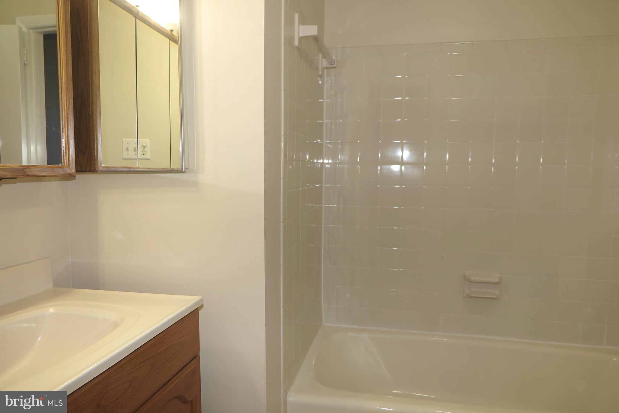 2036 Golf Course Drive Reston, VA 20191 - Photo 19 of 30 2nd Full Hall Tub Bath