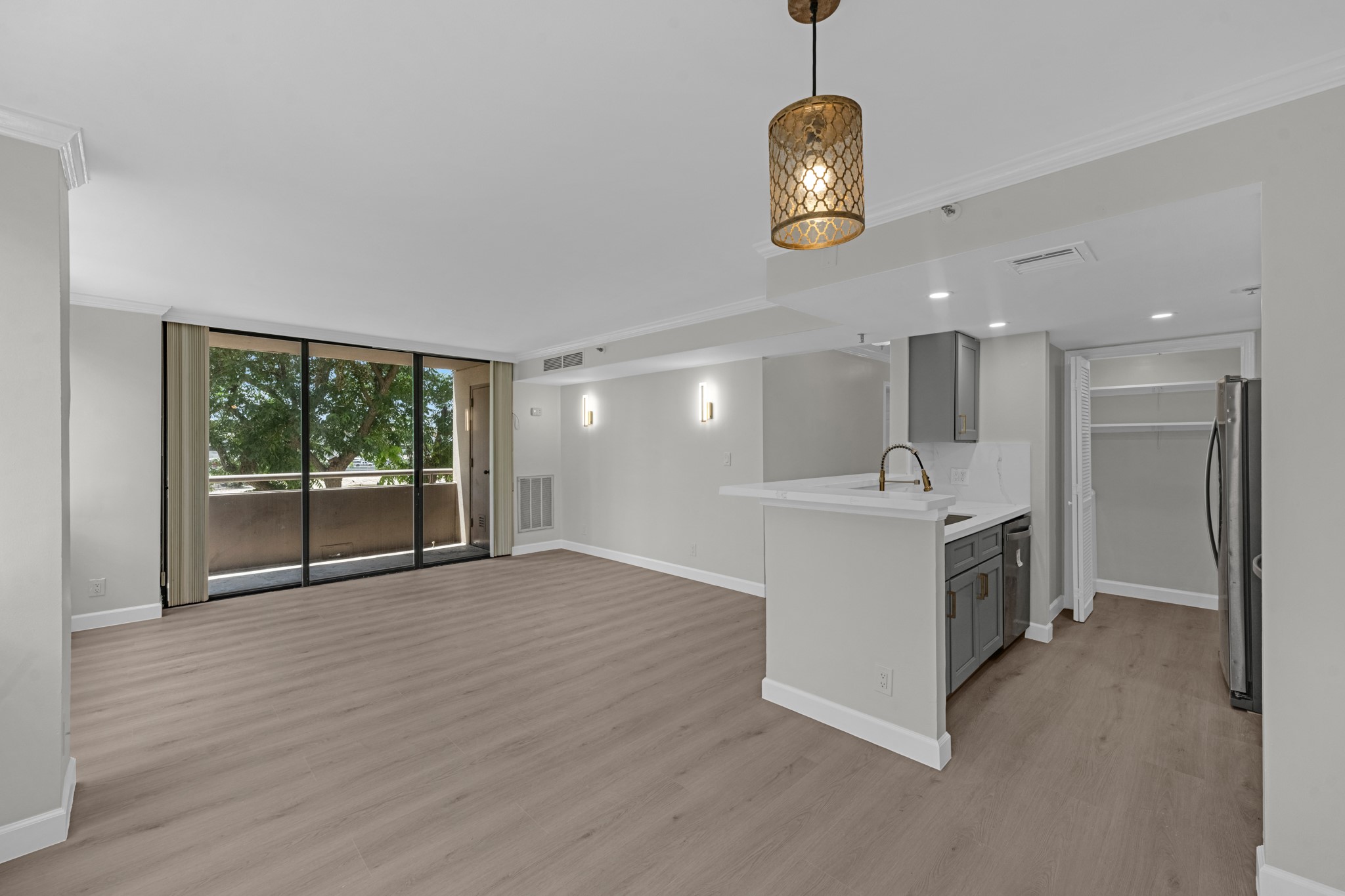 3525 Sage Road, Unit 304 Houston, TX 77056 - Photo 7 of 34 Virtually staged