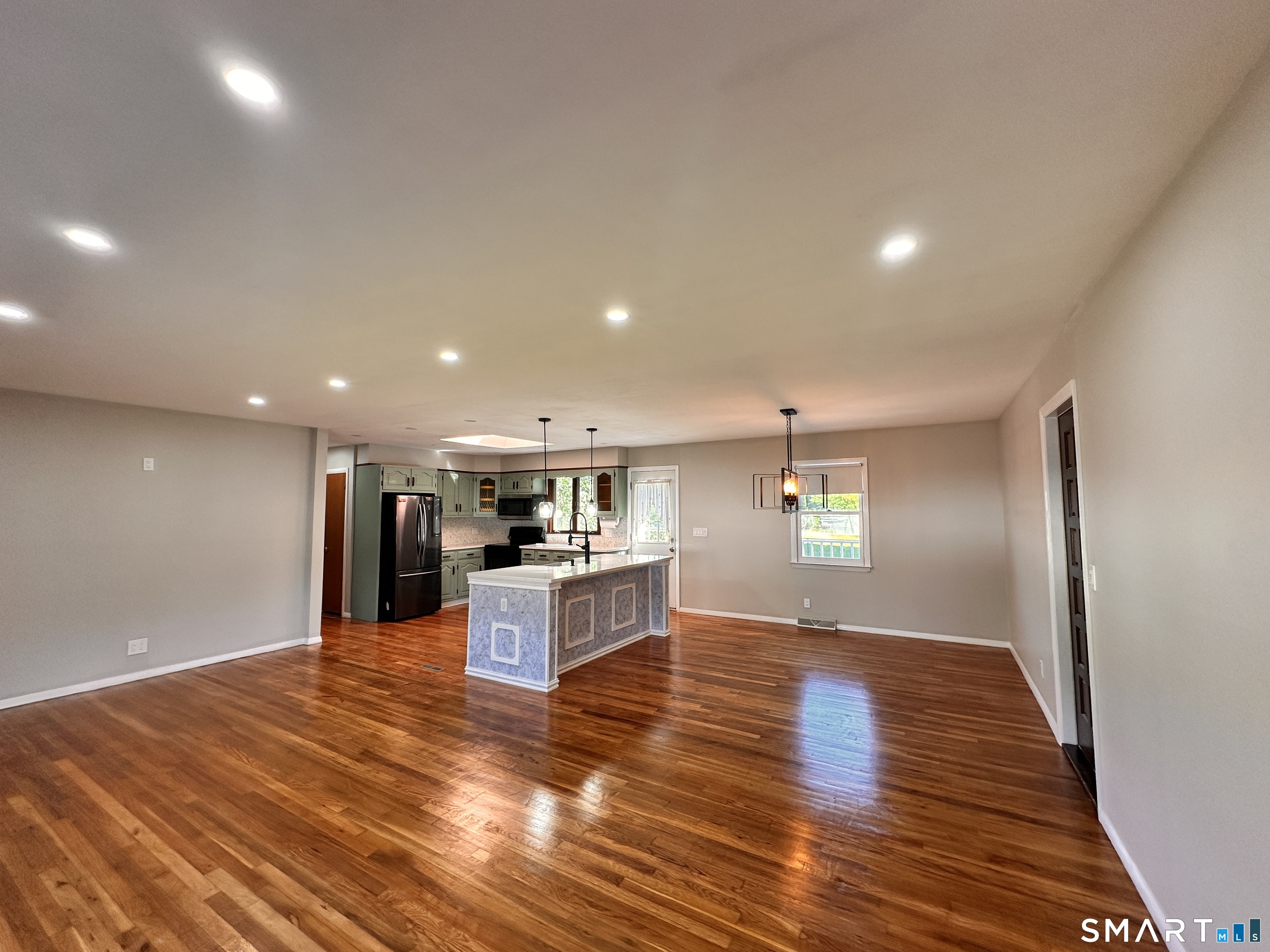 23 Robin Road West Haven, CT 06516 - Photo 6 of 27