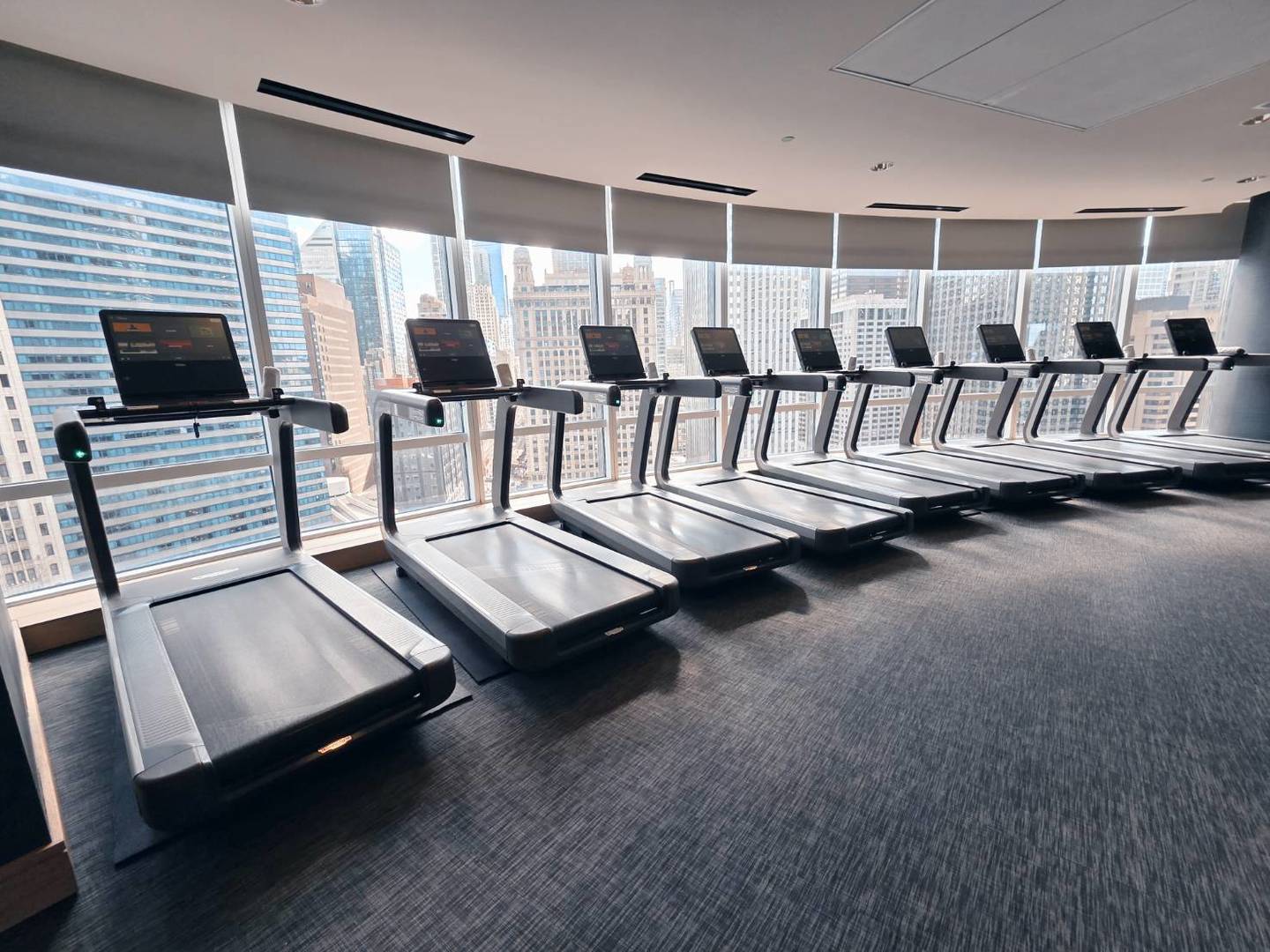 401 North Wabash Avenue, Unit 79C Chicago, IL 60611 - Photo 23 of 38 a balcony with chairs and table