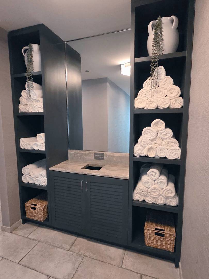 401 North Wabash Avenue, Unit 79C Chicago, IL 60611 - Photo 25 of 38 a bathroom with a sink and a mirror