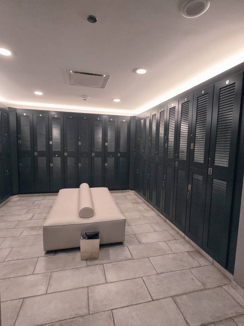 401 North Wabash Avenue, Unit 79C Chicago, IL 60611 - Photo 30 of 38 a bathroom with a sink and mirror