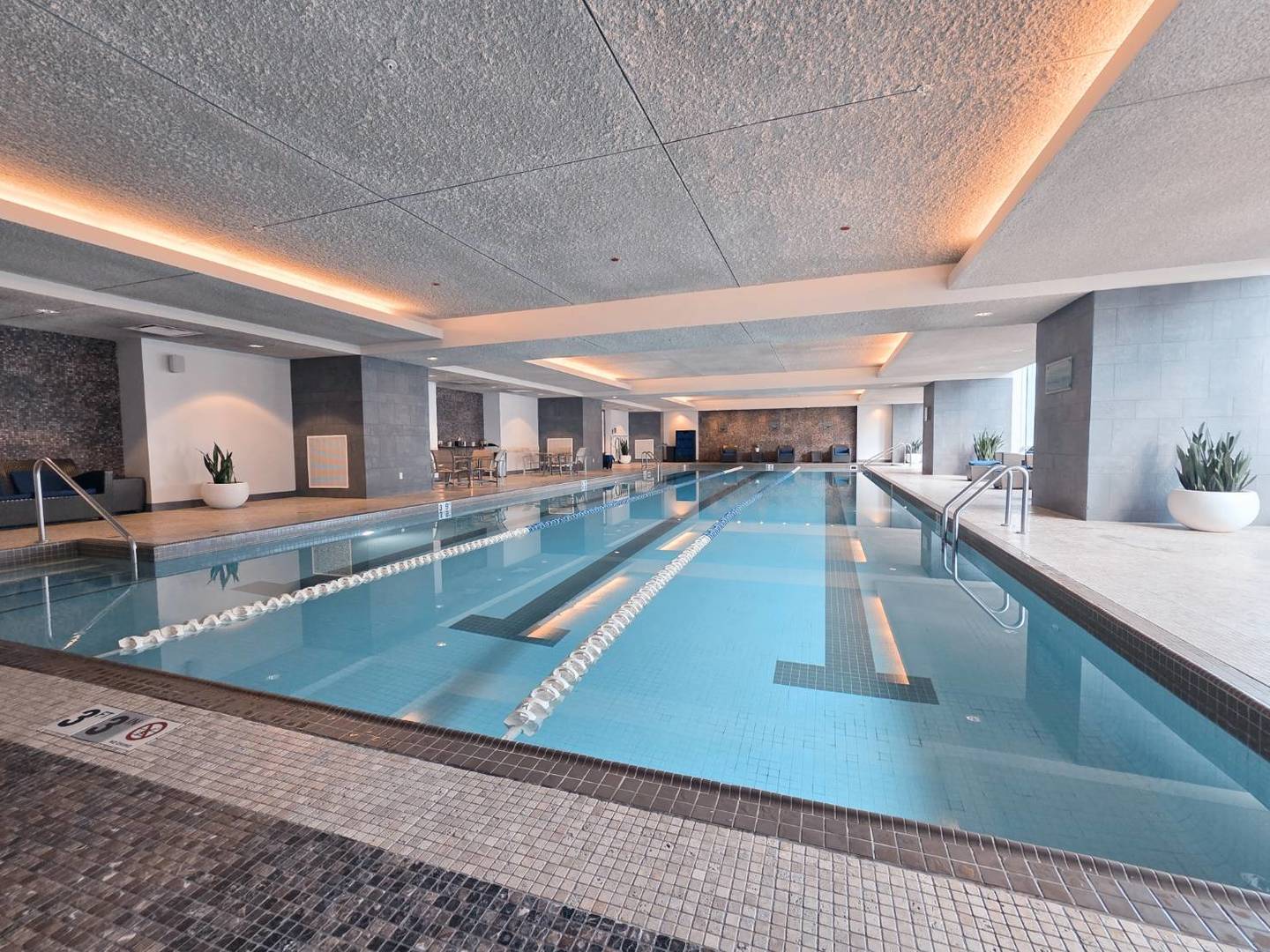 401 North Wabash Avenue, Unit 79C Chicago, IL 60611 - Photo 33 of 38 a view of a living room and bathroom