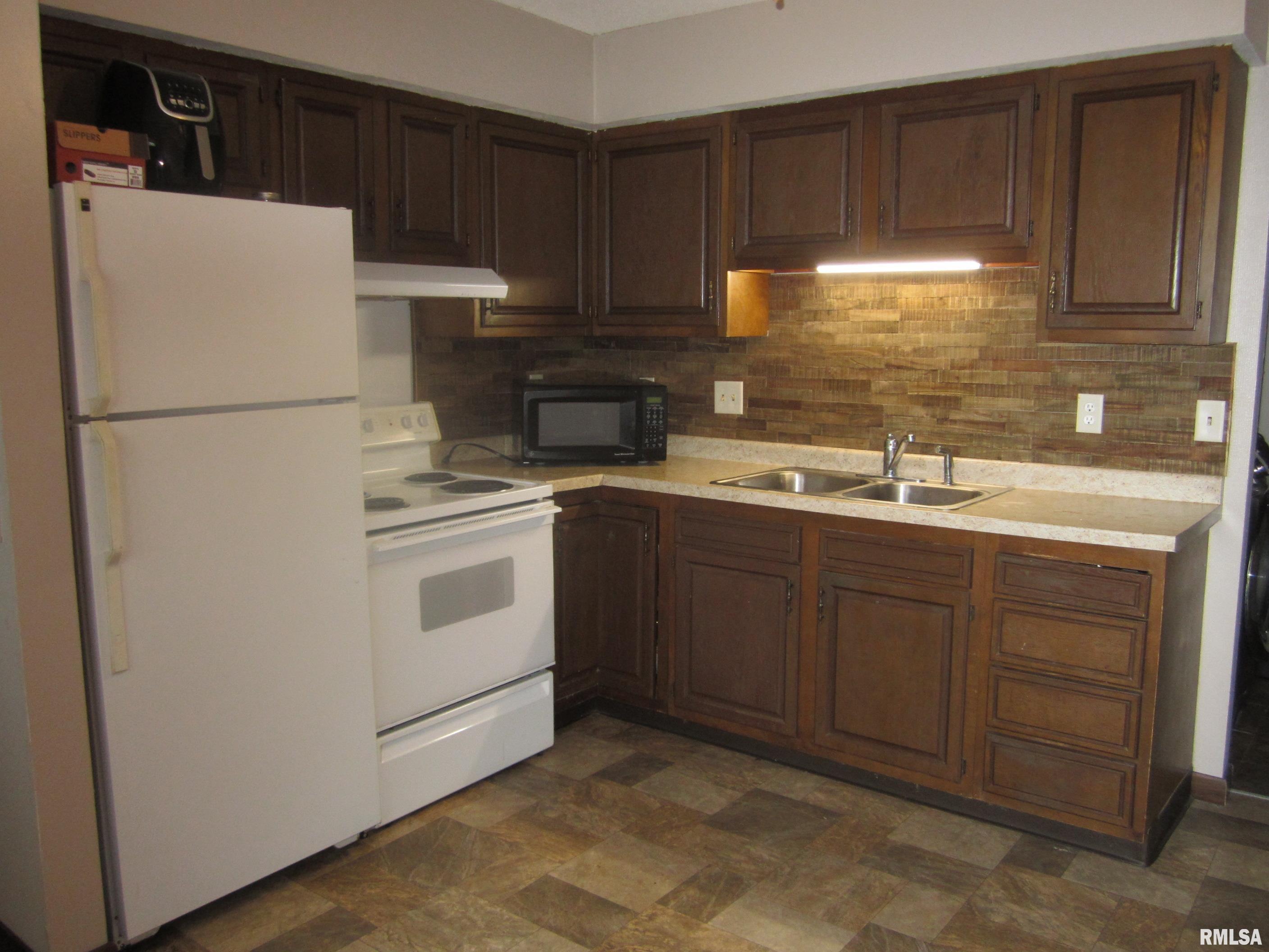 220 West Hawkeye Way Springfield, IL 62707 - Photo 3 of 12